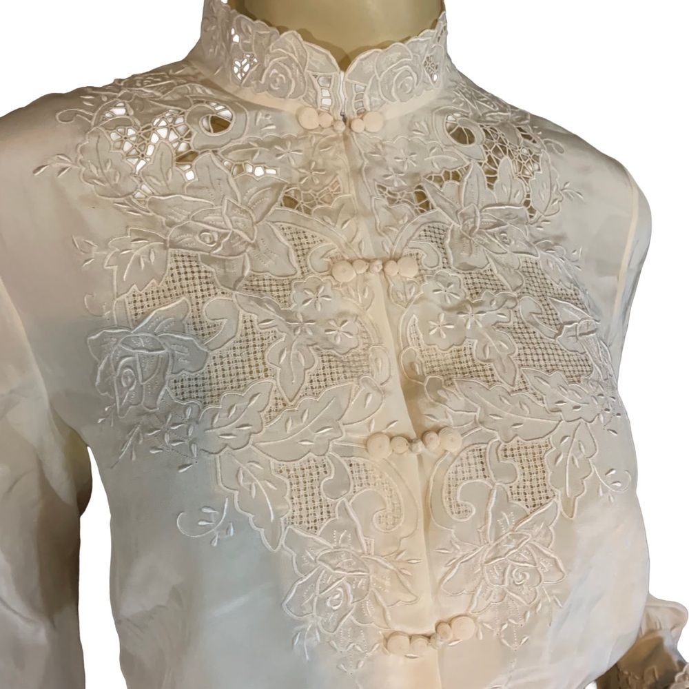 VINTAGE DA FU GUI CREAM SILK HAND-EMBROIDERED BUTTON DOWN BLOUSE (36/M) - Picture 7 of 15